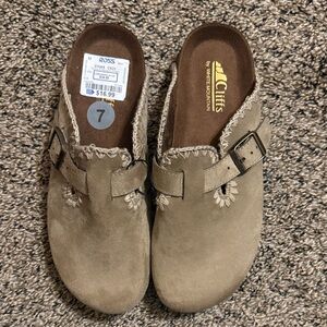 White Mountain Tan Suede Clogs with Floral Embroidery